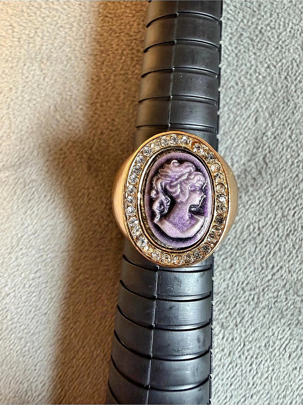 Cameo Ring in Gold & Purple US 8